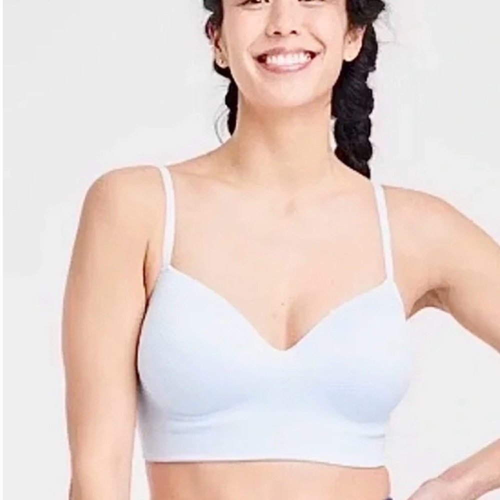 Size Small Women’s Sky Blue Seamless Bra with molded pads and adjustable straps